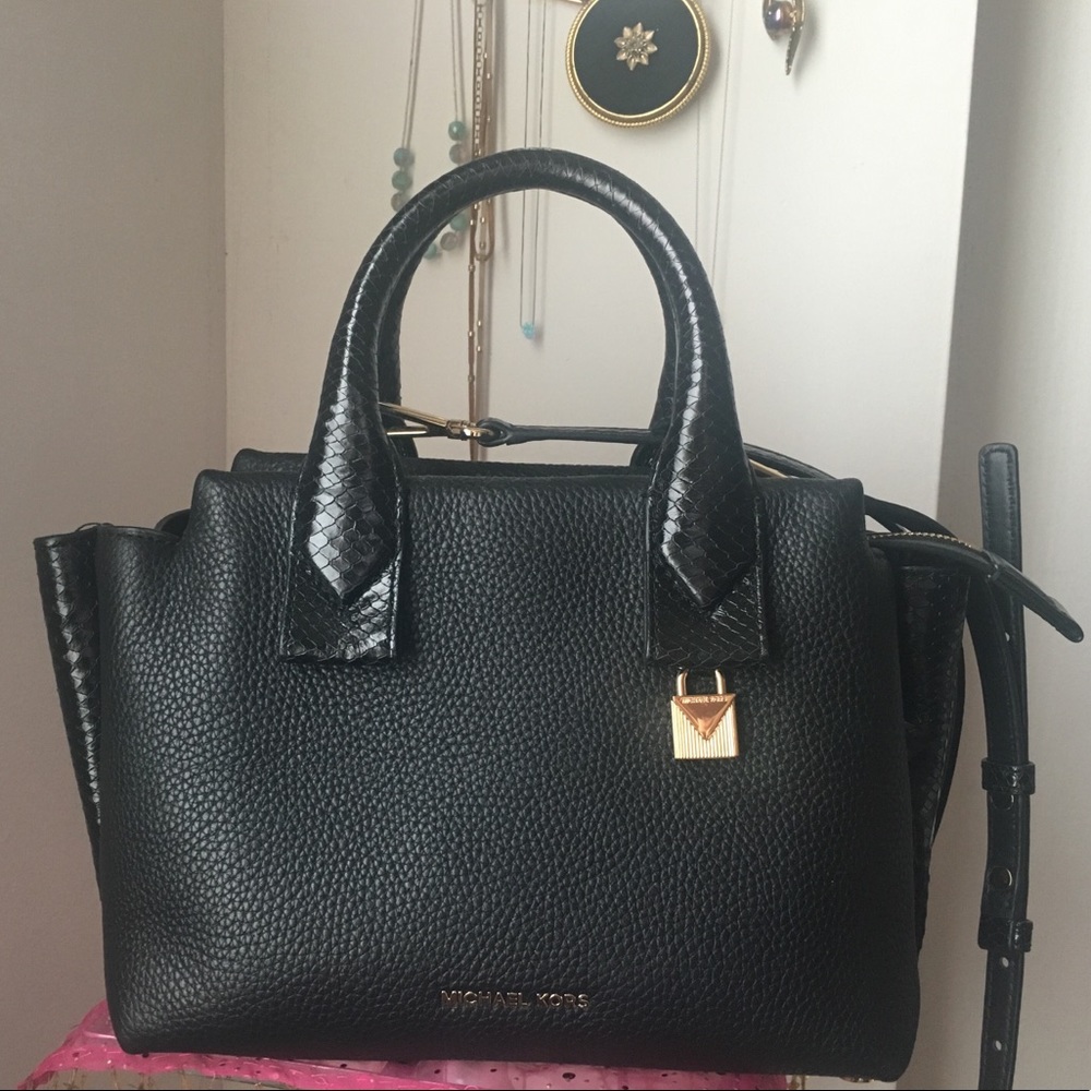 - Michael Kors handbag/crossbody. Missing lock.